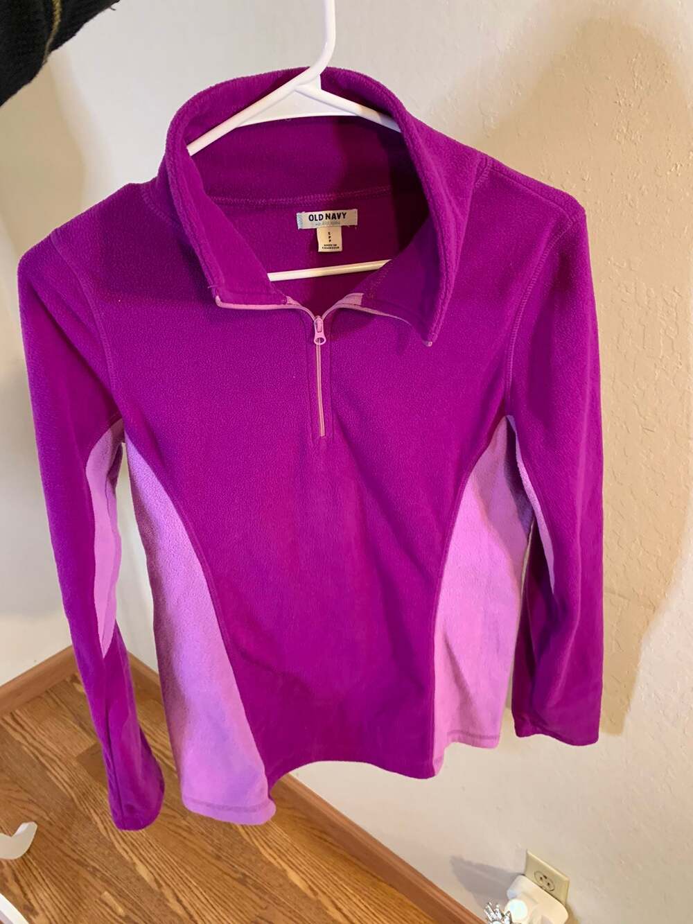 Old Navy fleece active shirts size S